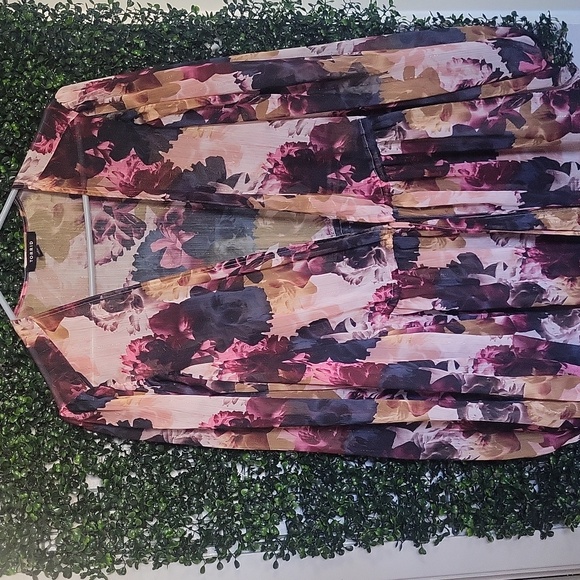 Elegant Floral Long Sleeve Dress - Picture 2 of 5